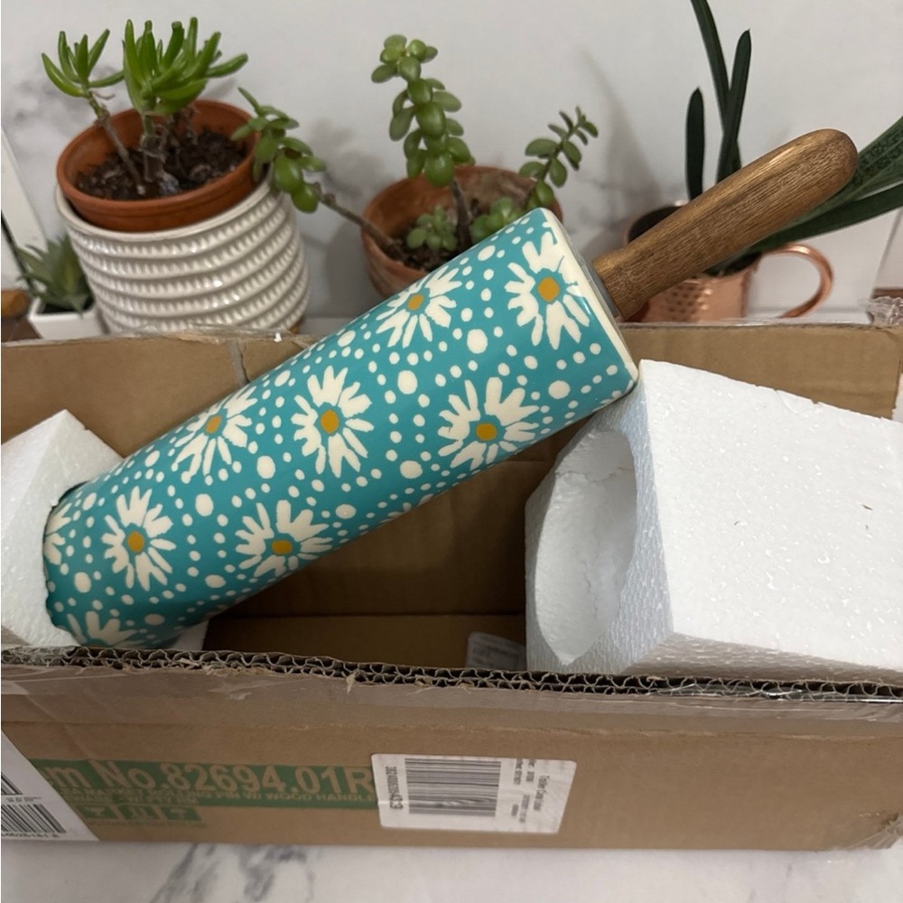 New The Pioneer Woman Blue Daisy Wood Handle Ceramic Rolling Pin